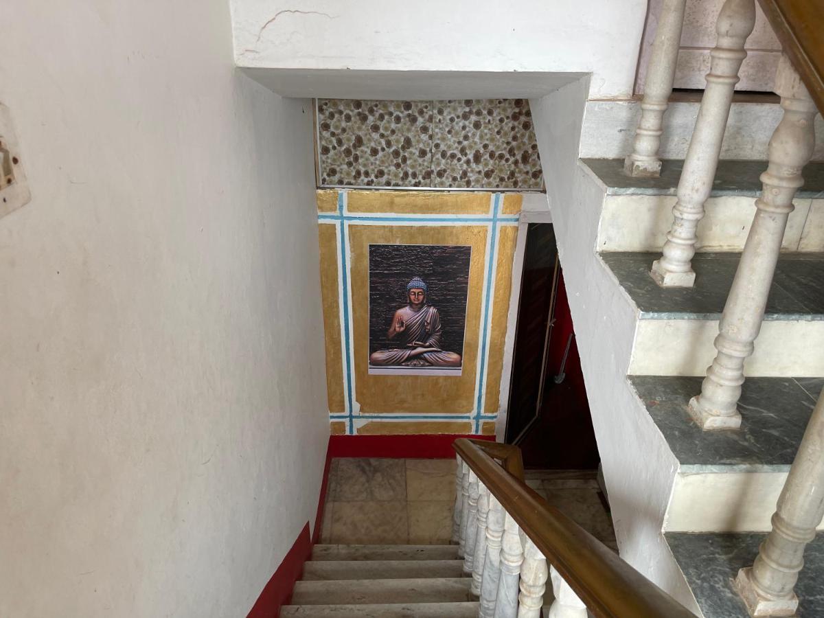 Hotel Well Inn Puri Luaran gambar